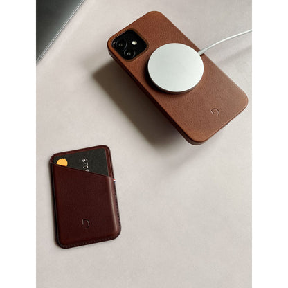 Decoded MagSafe compatible Card Sleeve Cinnamon Brown
