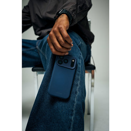 Decoded Silicone Backcover Apple iPhone 17 Pro True Navy