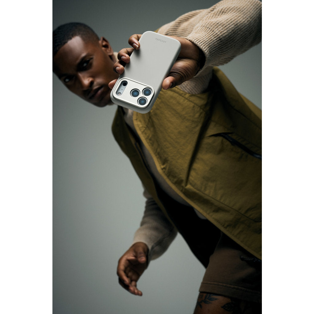 Decoded Silicone Backcover Apple iPhone 17 Pro Soft Taupe