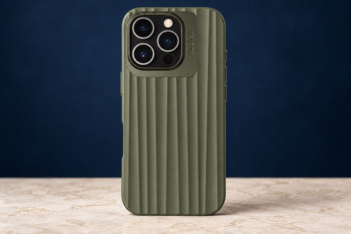 Olijfgroen hoesje om een iPhone